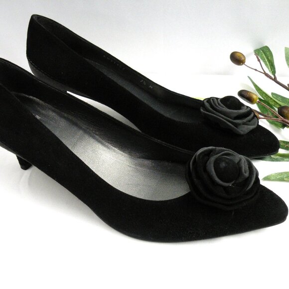 NEW Stuart Weitzman Black/Gray Suede Rosette Pumps 7.5 M - Picture 1 of 7